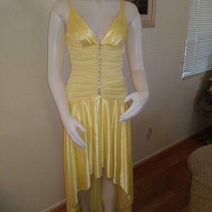 JodiKristopher formal yellow dress size medium